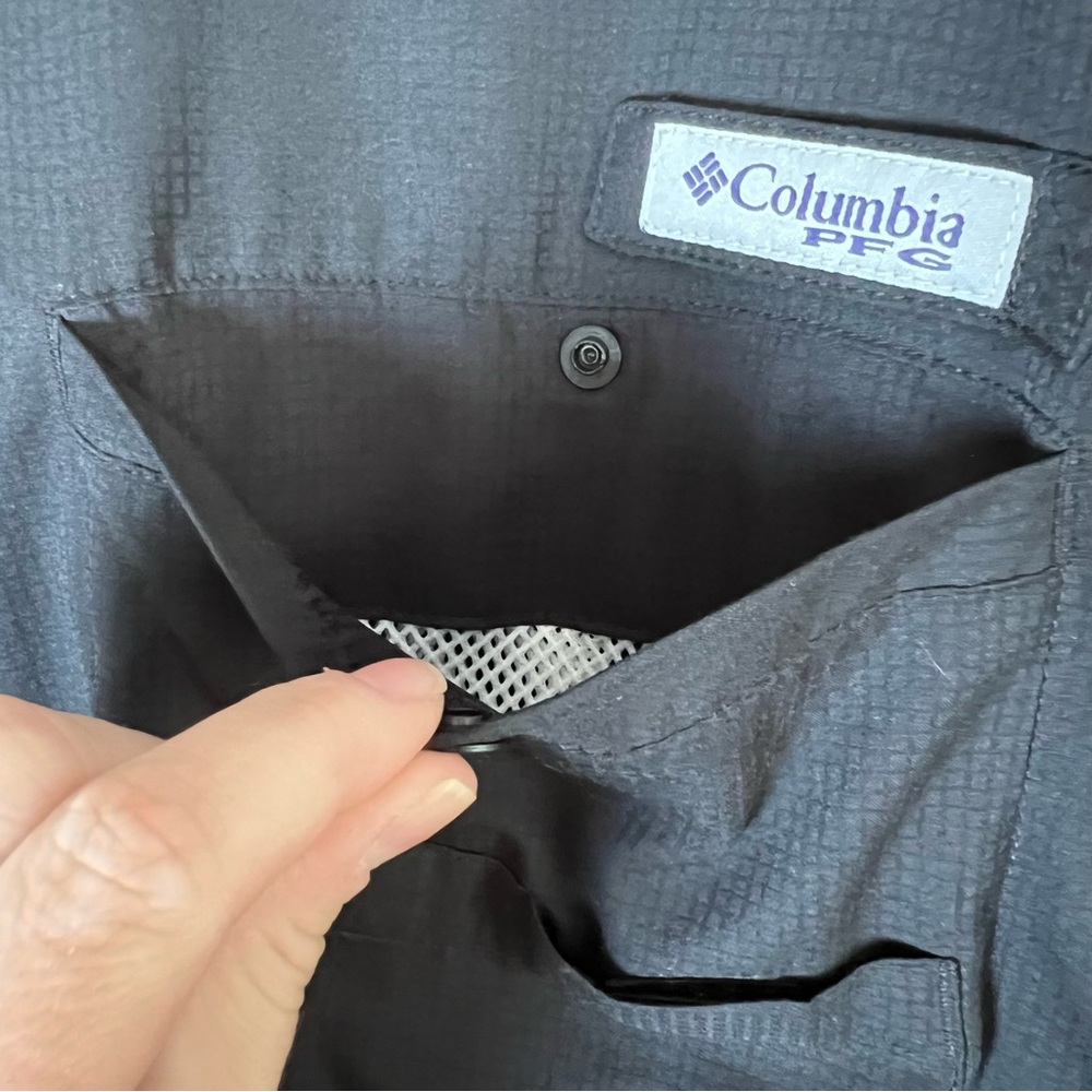 Columbia Men's Black Casual Button Down Shirt - Picture 9 of 14